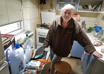 Koordinátorka Olena pomáhá opuštěným seniorům v Kyjevě