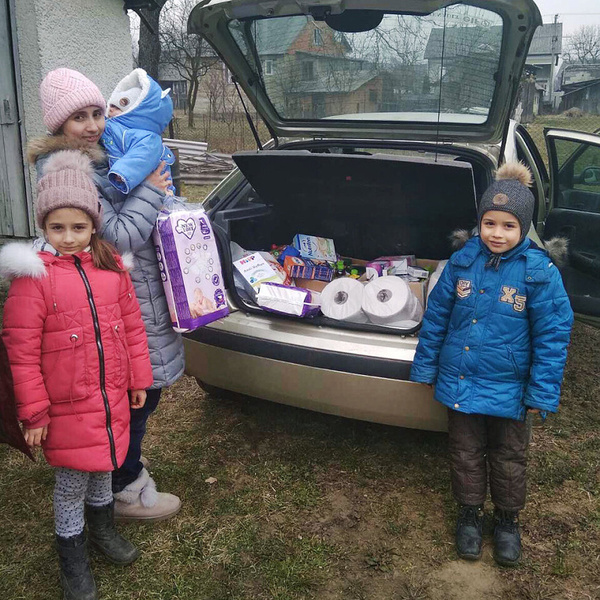 Distribuce materiální a potravinové pomoci uprchlíkům ze zasažených oblastí