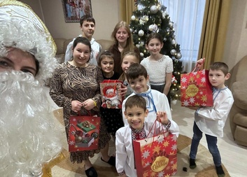 Mikuláš rozdal dárky dětem na Ukrajině