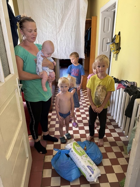 Maminka Iryna, vnitřně vysídlená s manželem a sedmi dětmi Maminka Iryna, vnitřně vysídlená s manželem a sedmi dětmi